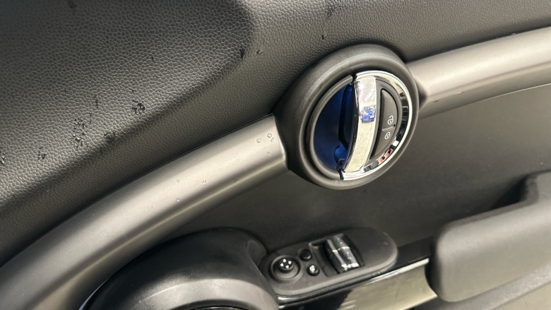 MINI Hatchback 2.0 Cooper S Exclusive 3dr Auto Petrol Hatchback